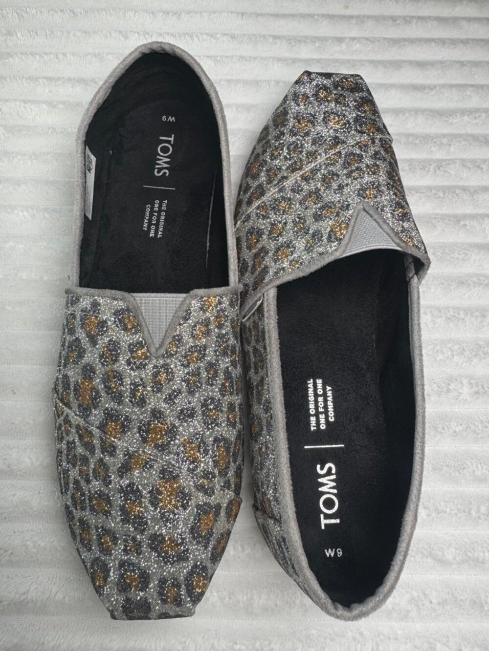 TOMS Silver Glitter Animal‎ Print Slip On Shoes Women’s 9